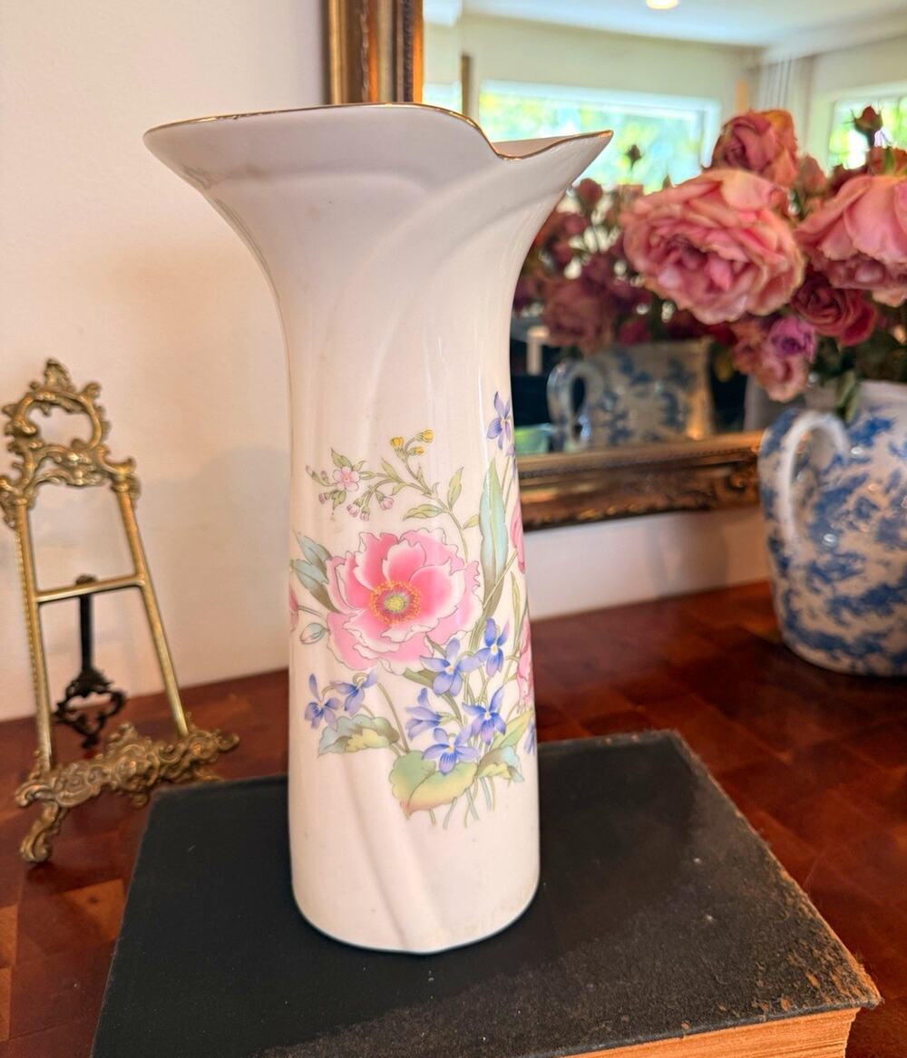 Fine China Japan White Floral Flower Vase Pink Blue Green Gold Trim Decorative